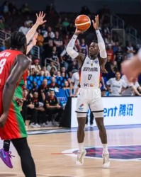 PG电子-德国前三节49中18、37%仅得52分，末节15中12、80%砍下33分