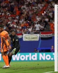 PG电子官网-名宿：西蒙斯进球本应判为有效 迈尼昂根本扑不到