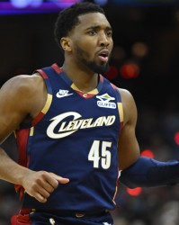 PG电子平台-持续稳定输出！米切尔半场10中5&amp;三分5中2拿到12分4助攻