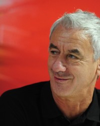 PG电子官网-利物浦传奇赛教练组名单公布：伊恩-拉什领衔四人团队将执教红蓝对决