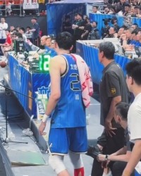 PG电子官方-G3把周琦打成球场教练了！建议教练组上双小外，并在场上指挥队友