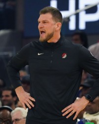 PG电子官方-如何安排克罗宁&amp;斯普利特？开拓者新老板：还不好说 但我标准较高